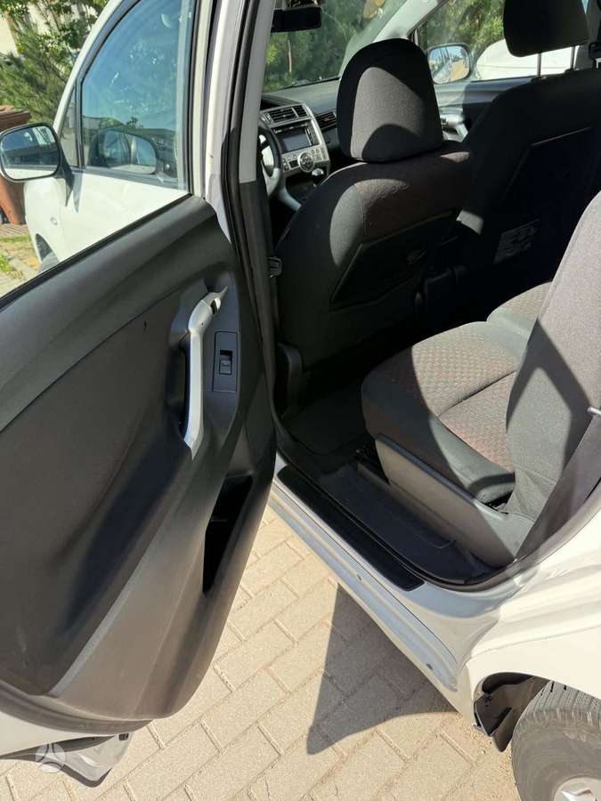 Toyota Verso 2011 — photo 9