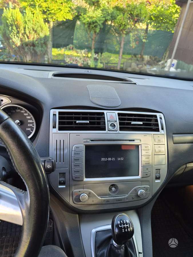 Ford Kuga 2011 — photo 11