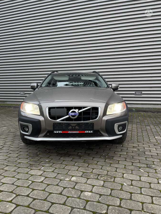 Volvo XC70 2011 — вигляд ззаду