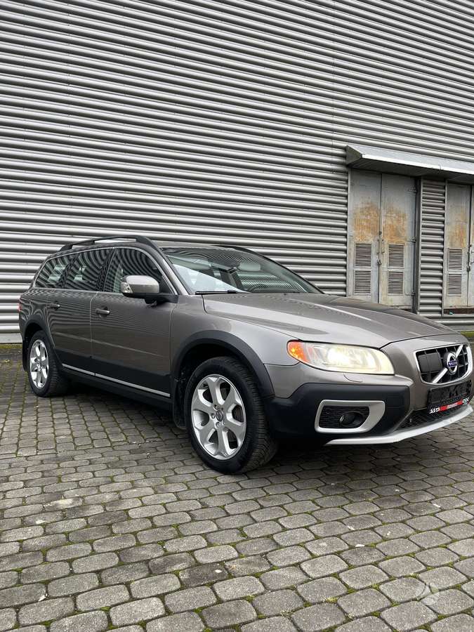 Volvo XC70 2011 — салон