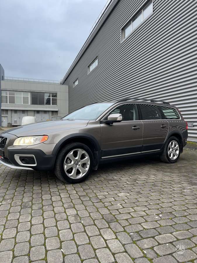 Volvo XC70 2011 — двигун 2400 cm³, 205 HP (151kW)
