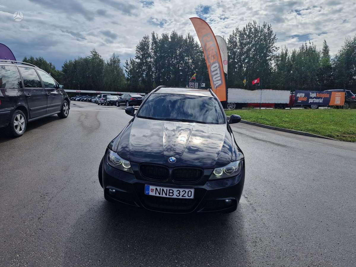 BMW 320 2012 — вигляд ззаду