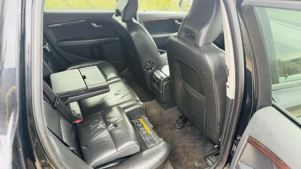 Volvo V70 2011 — photo 10