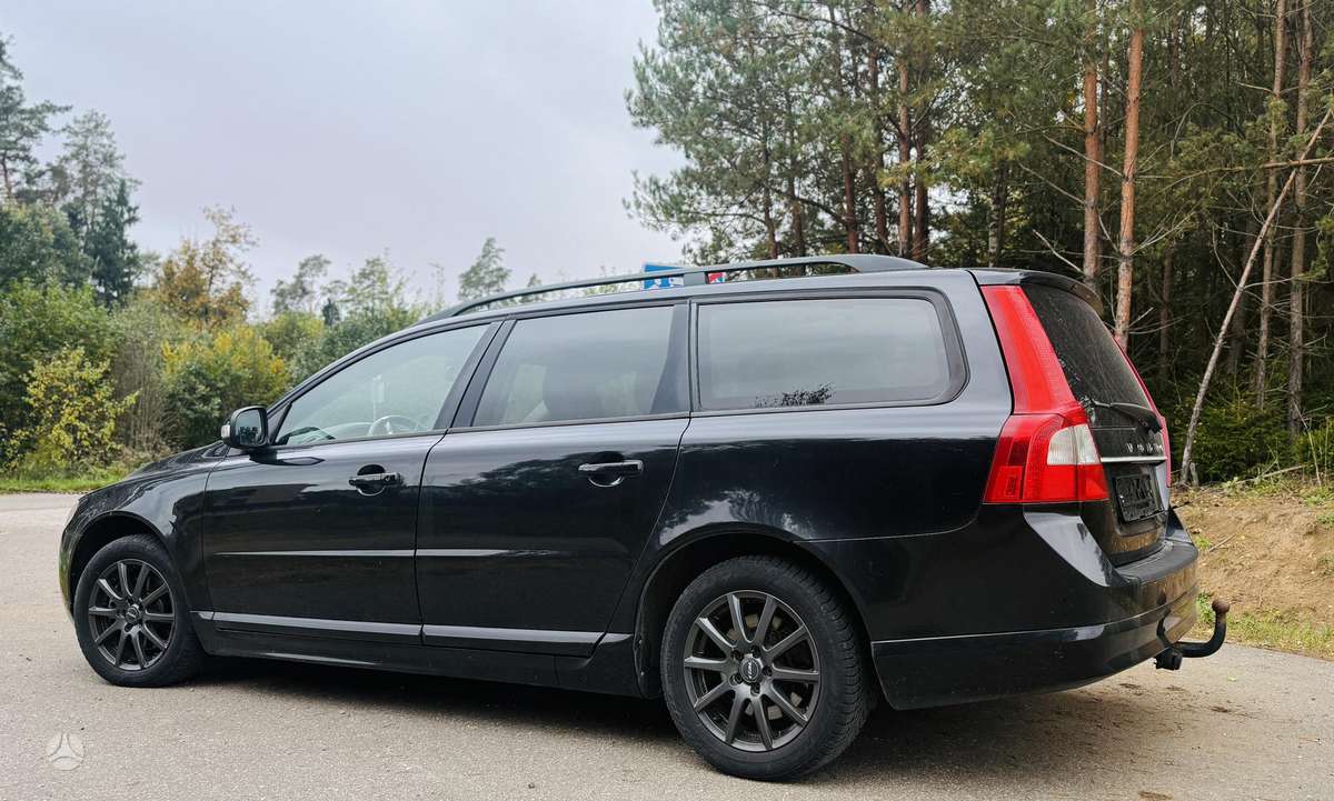 Volvo V70 2011 — interior