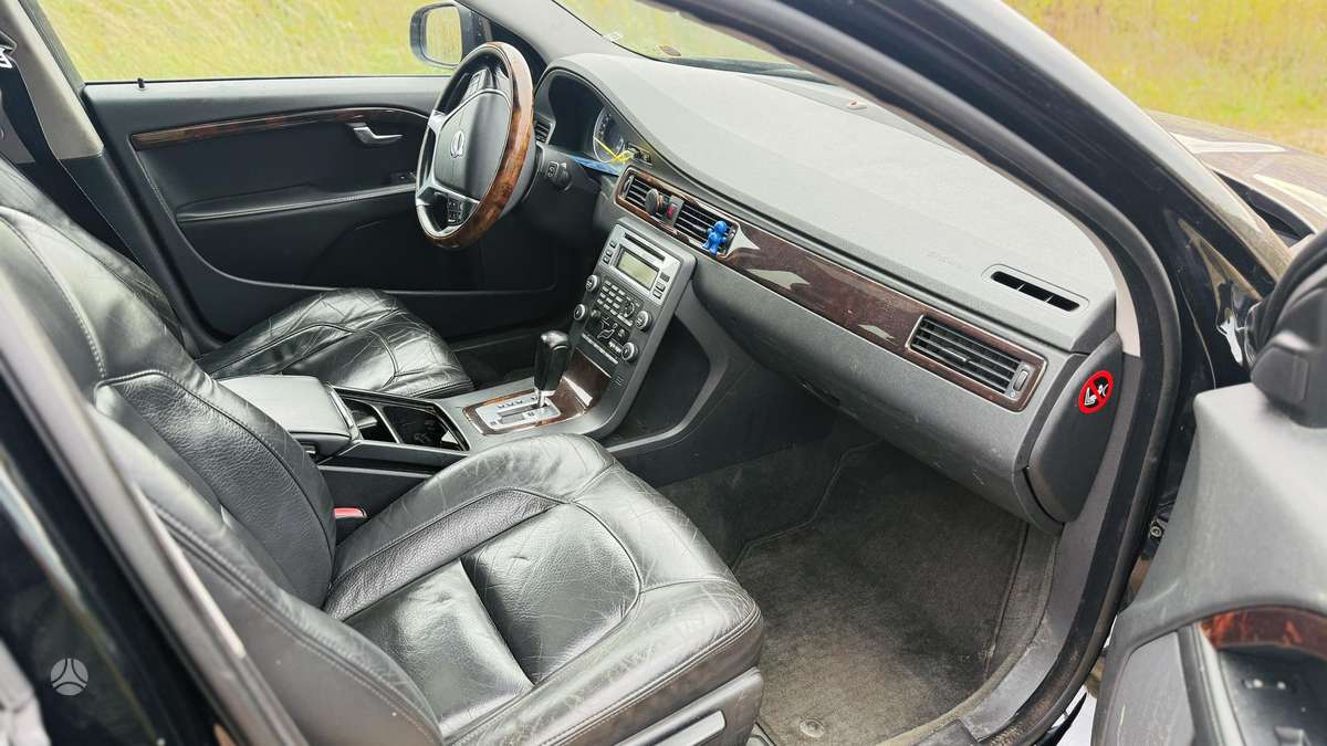 Volvo V70 2011 — photo 9