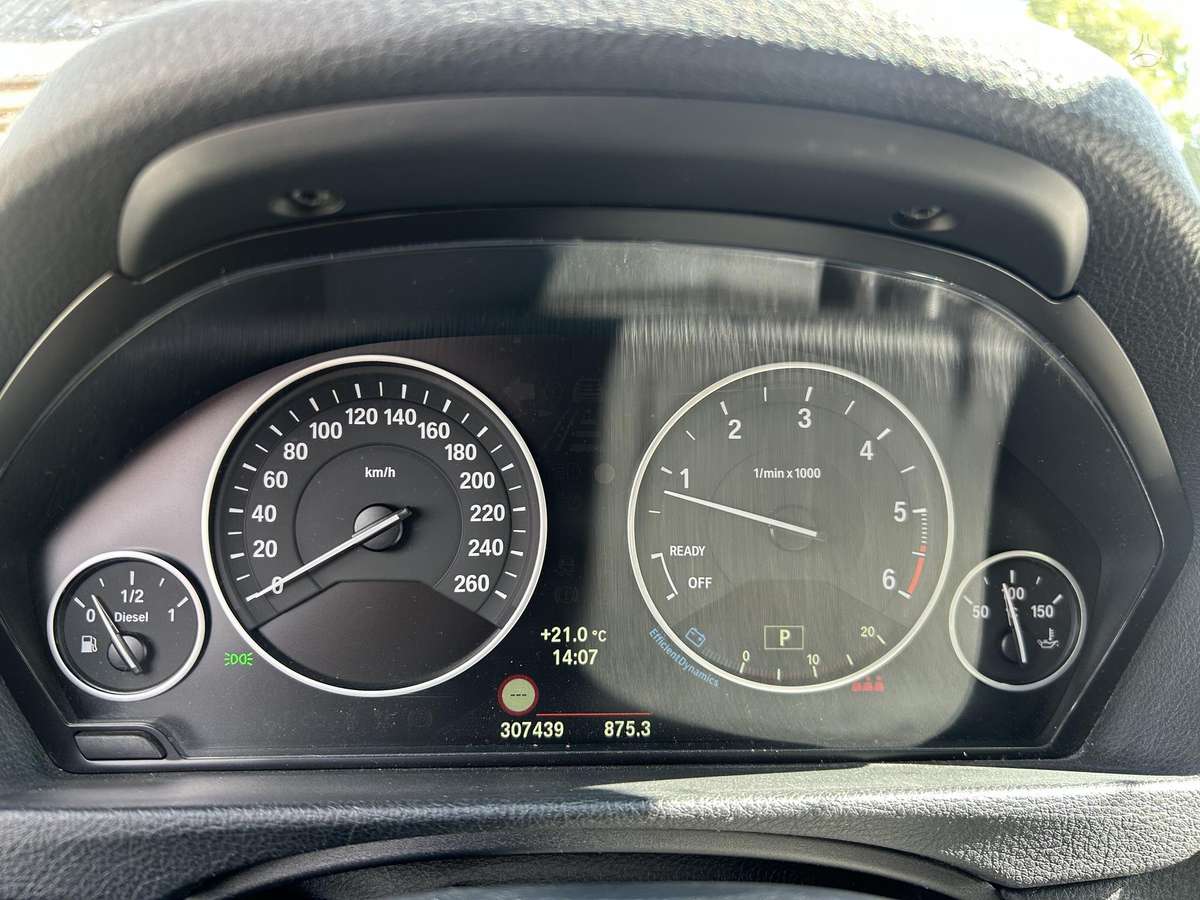 BMW 320 2013 — photo 12