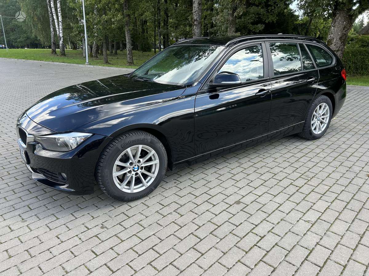 BMW 320 2013 — rear view