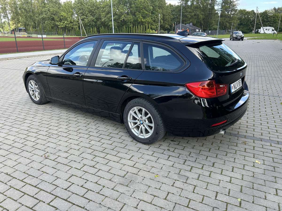 BMW 320 2013 — interior