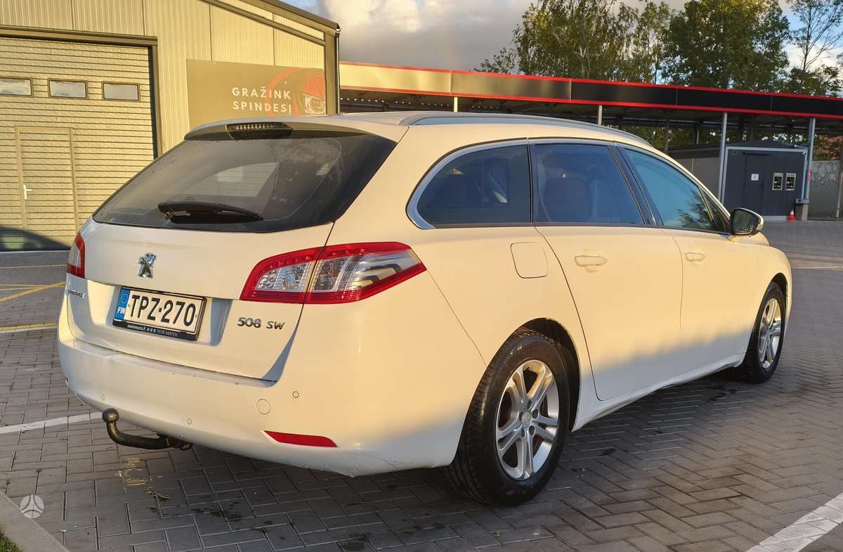 Peugeot 508 2011 — двигун 1560 cm³, 111 HP (82kW)