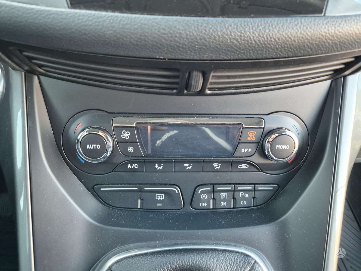 Ford C-MAX 2012 — photo 17