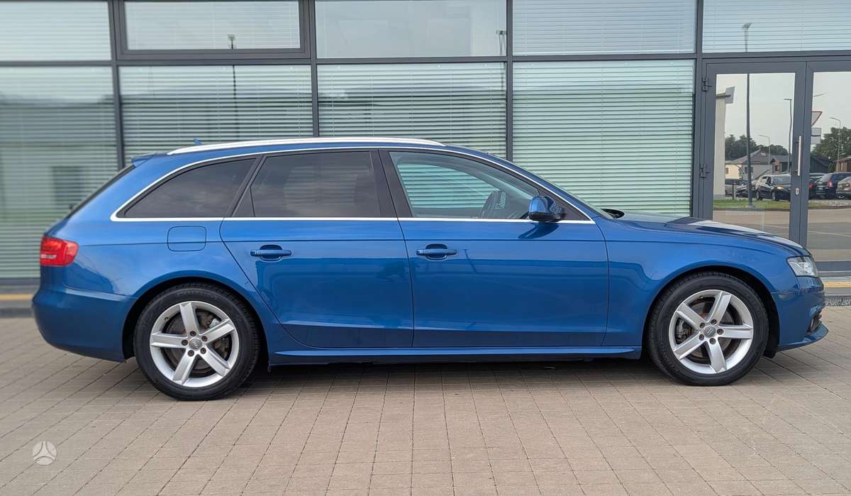 Audi A4 2011 — photo 10