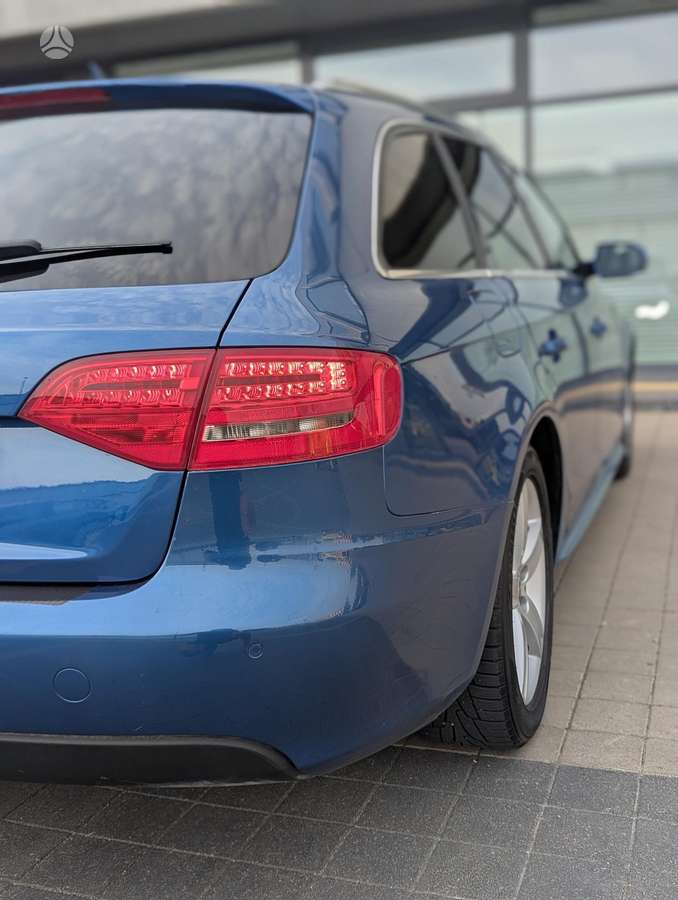 Audi A4 2011 — photo 18