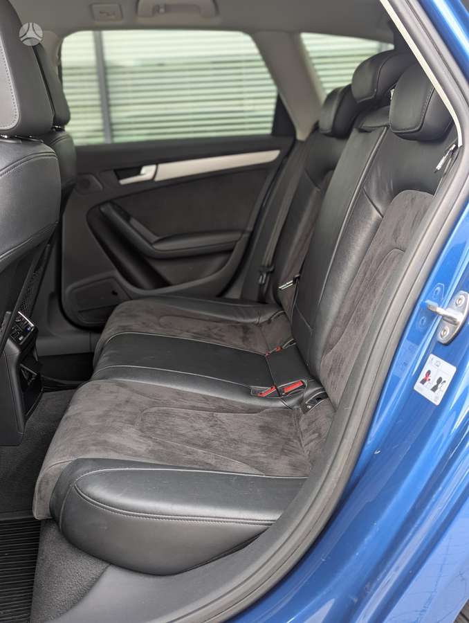 Audi A4 2011 — photo 28