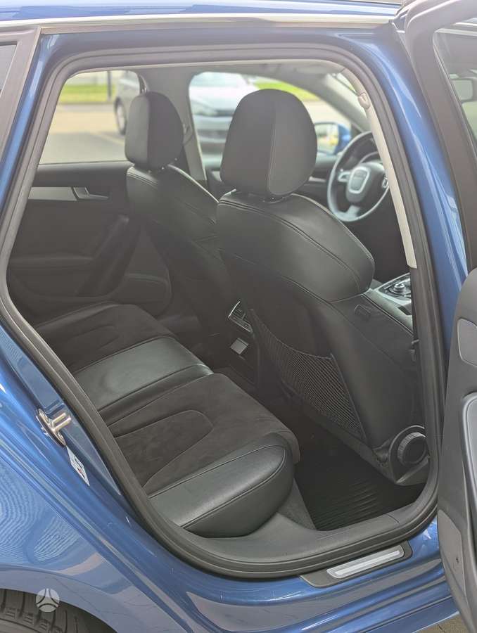 Audi A4 2011 — photo 31