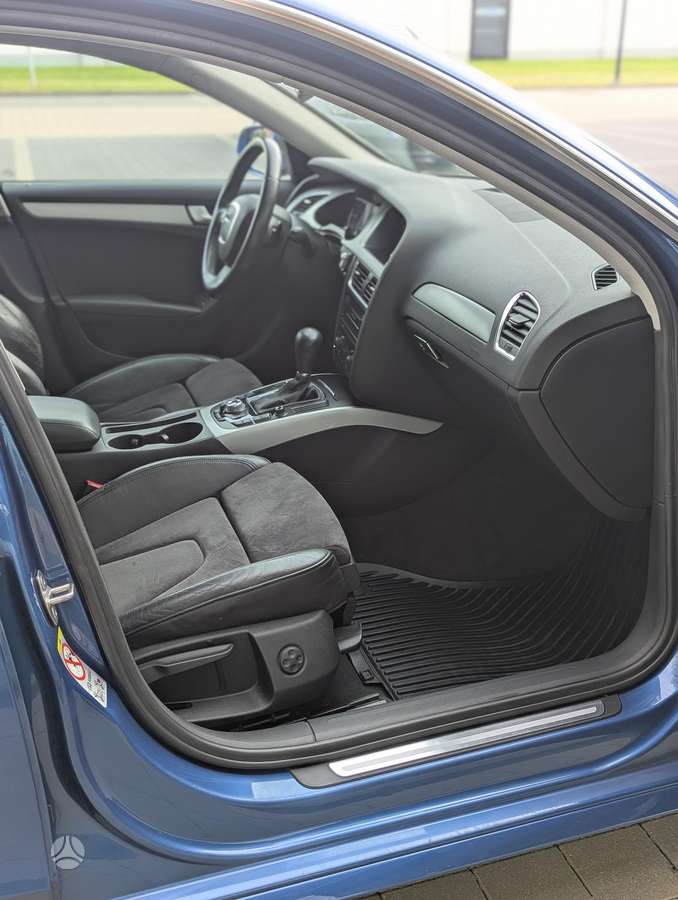 Audi A4 2011 — photo 33
