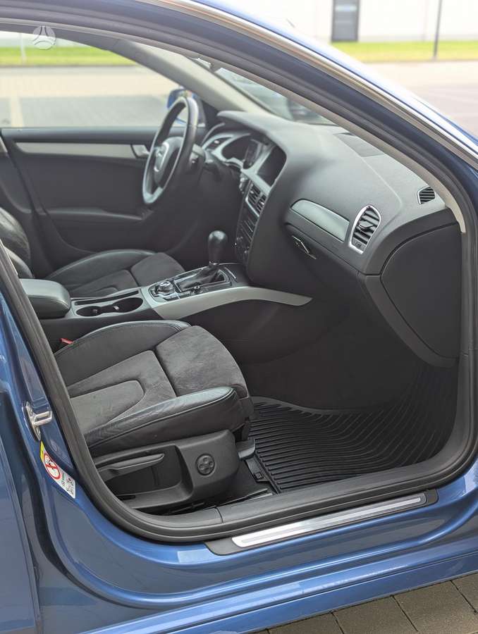 Audi A4 2011 — photo 34