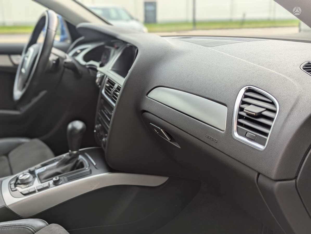 Audi A4 2011 — photo 36