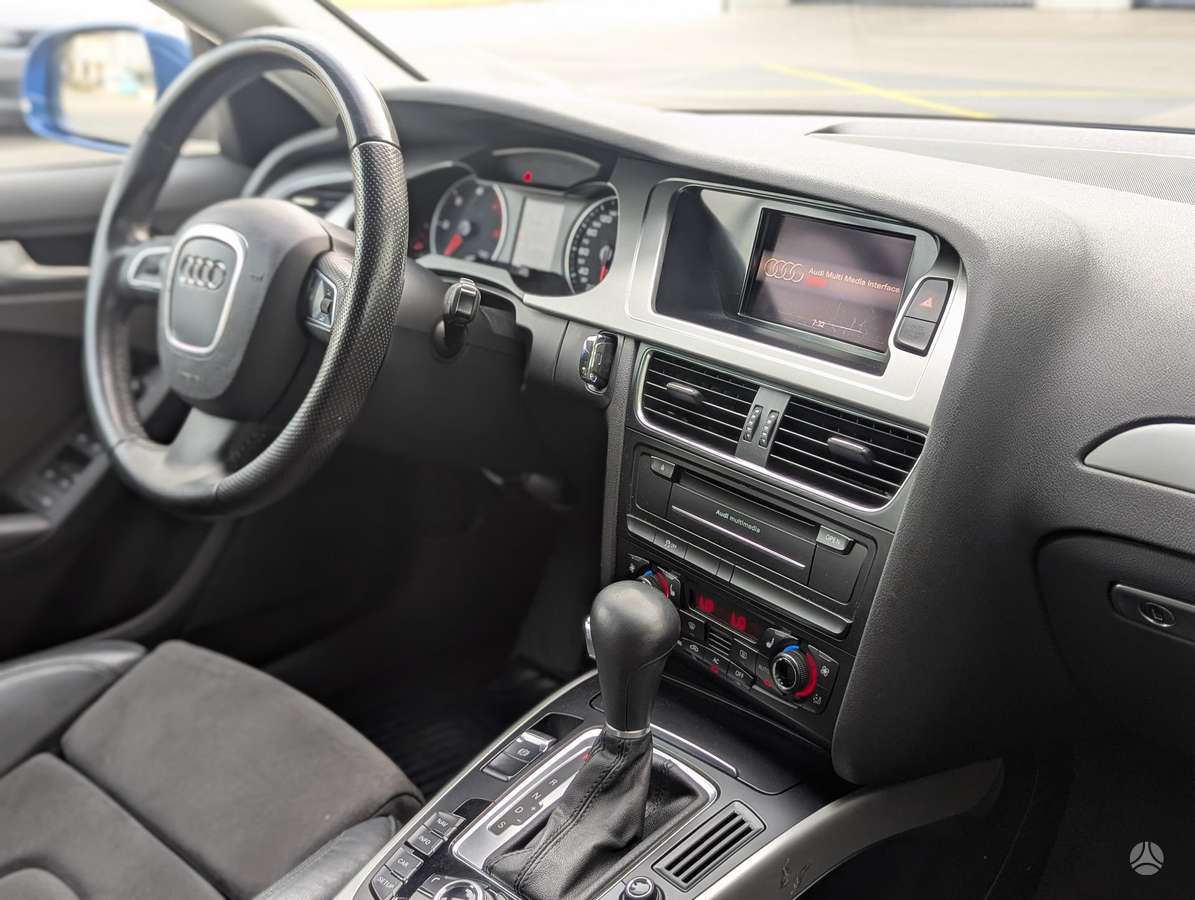 Audi A4 2011 — photo 37