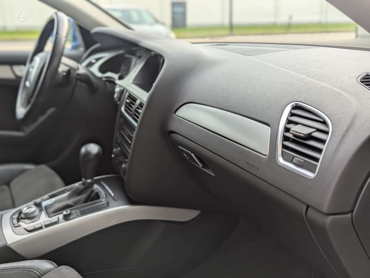 Audi A4 2011 — photo 37
