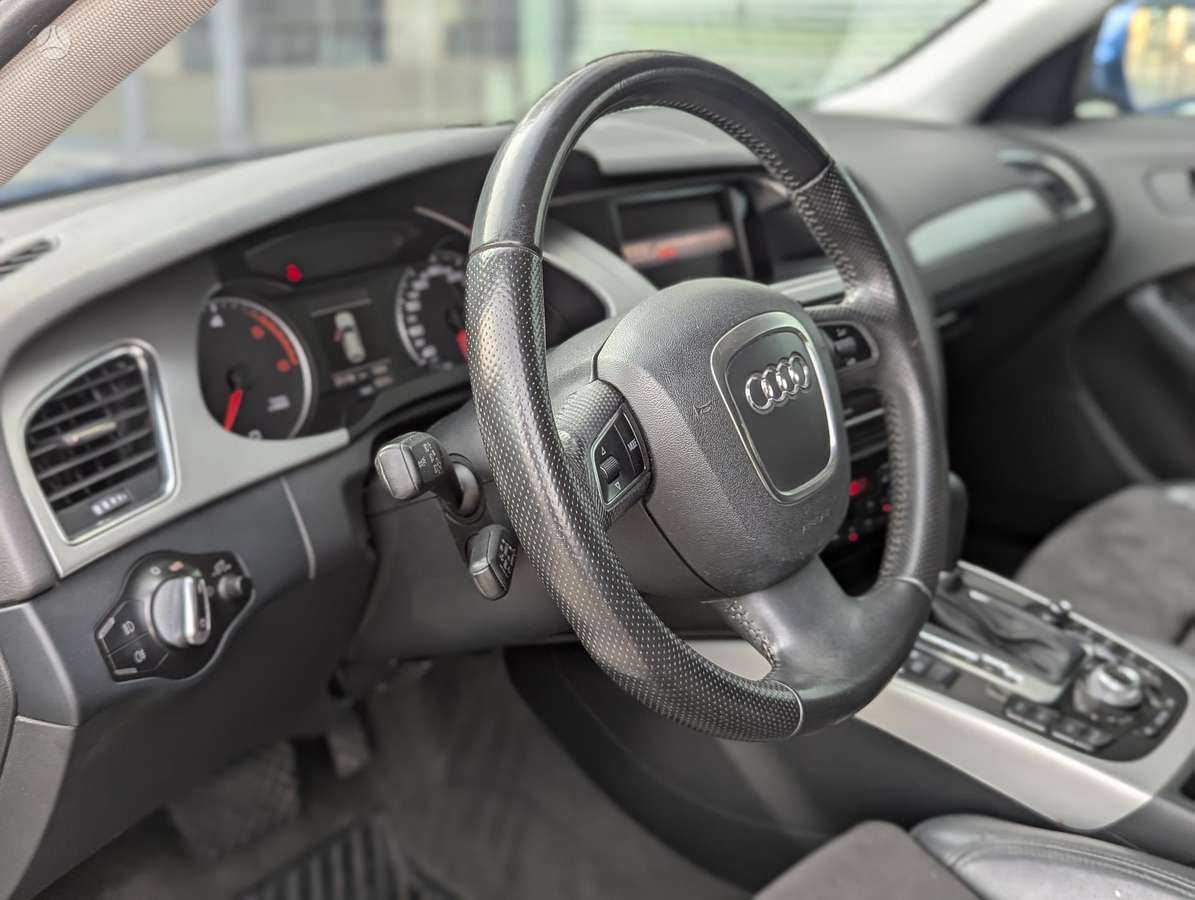 Audi A4 2011 — photo 38