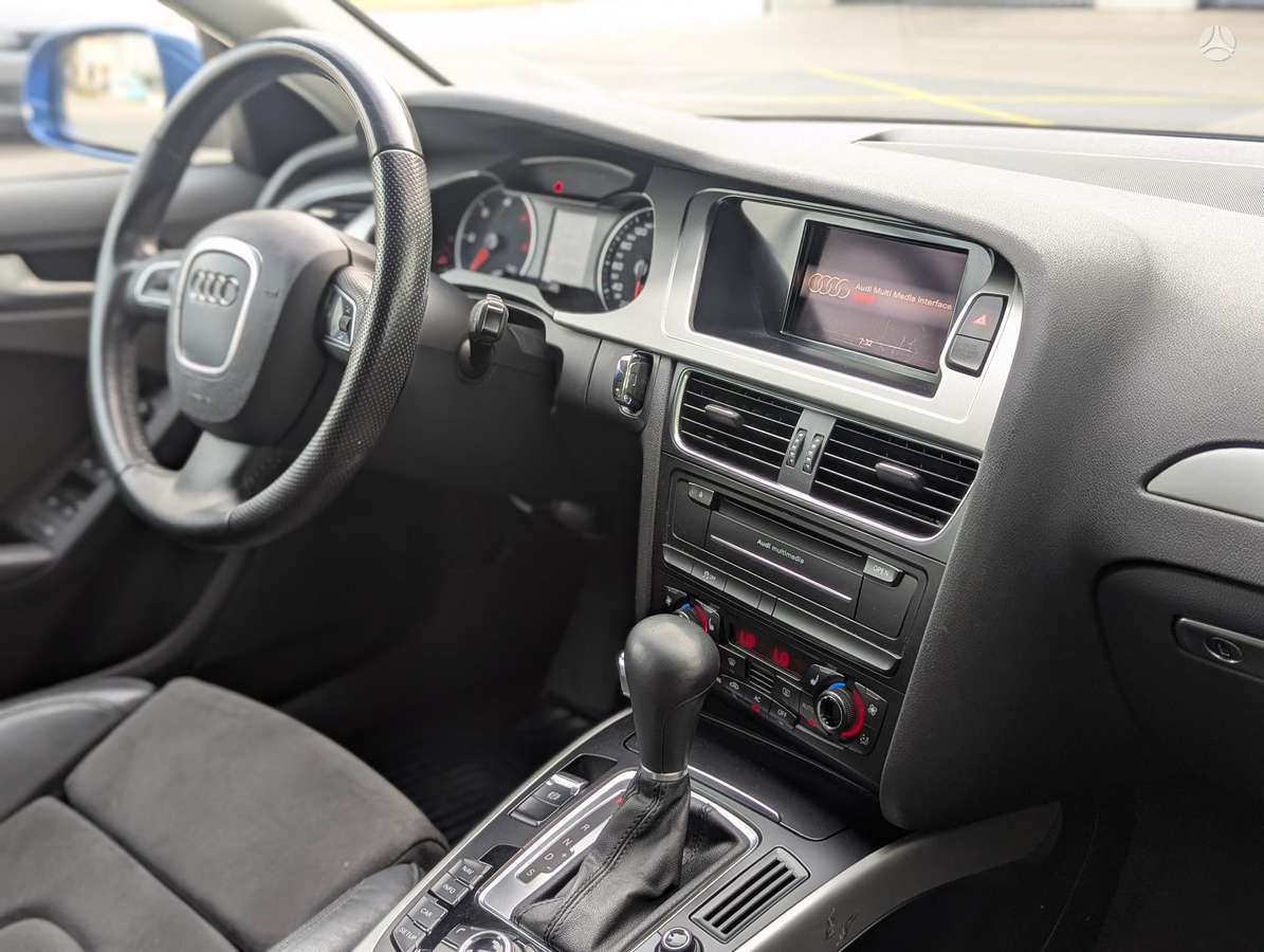 Audi A4 2011 — photo 38