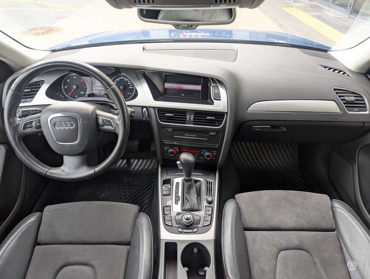 Audi A4 2011 — photo 39