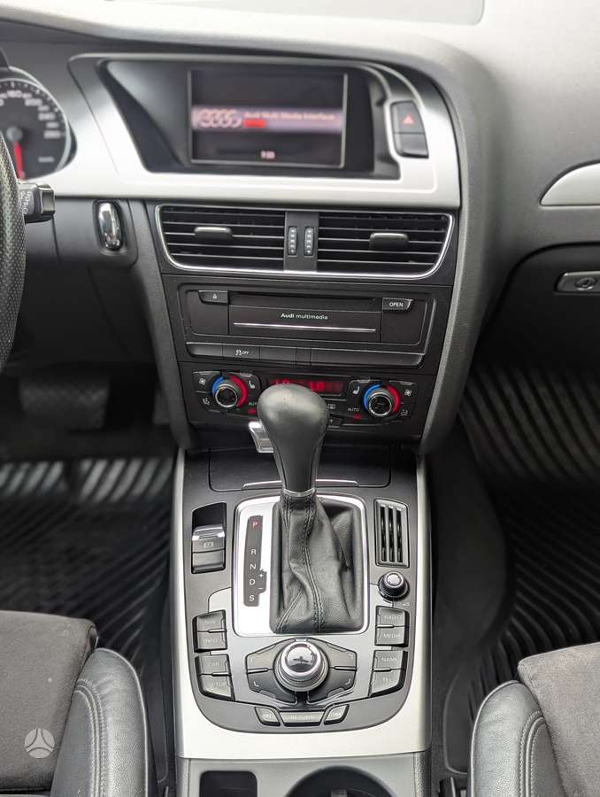 Audi A4 2011 — photo 40