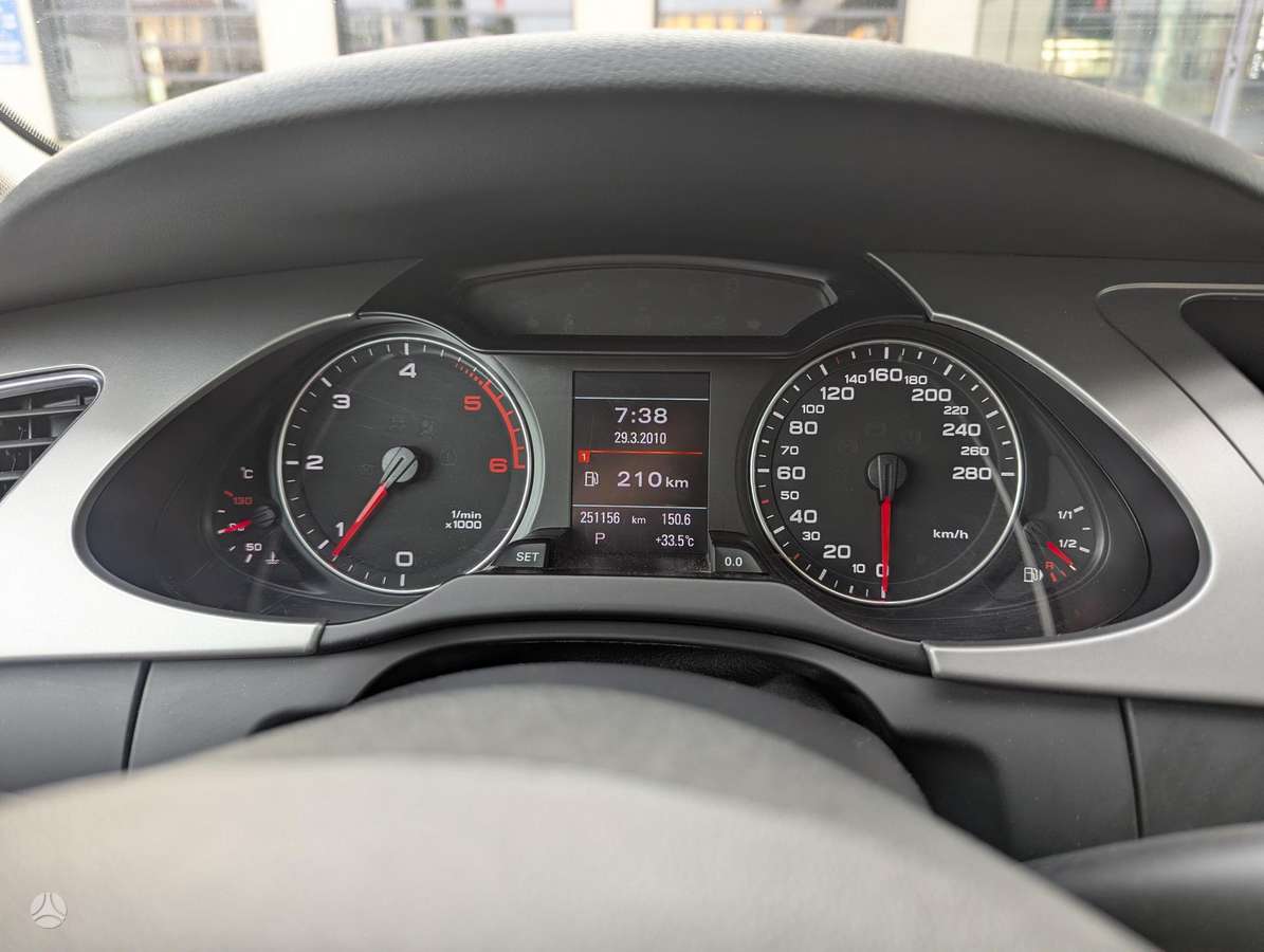 Audi A4 2011 — photo 42