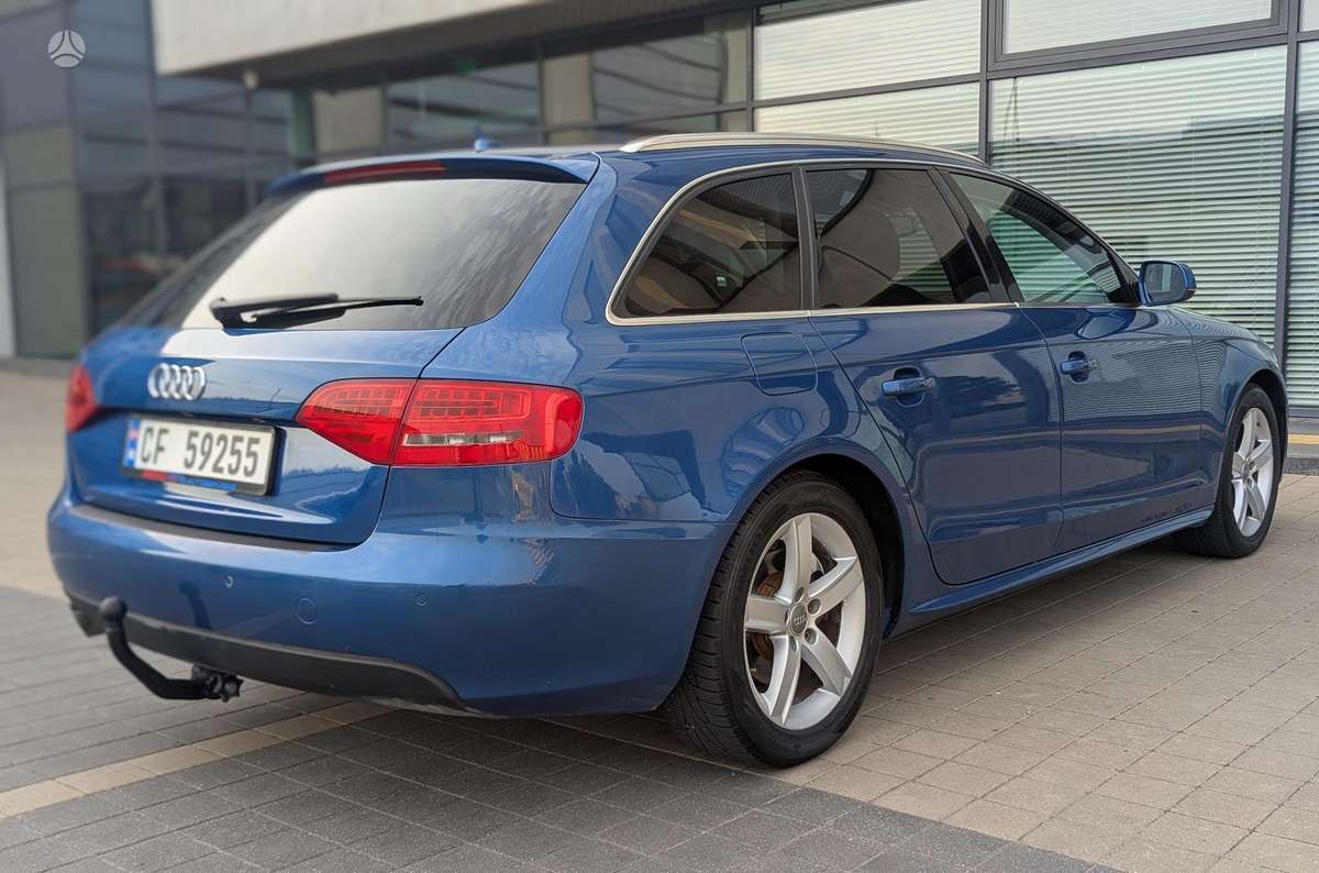 Audi A4 2011 — photo 8