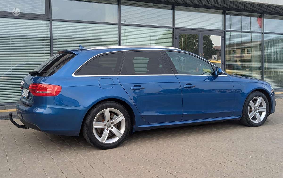 Audi A4 2011 — photo 9