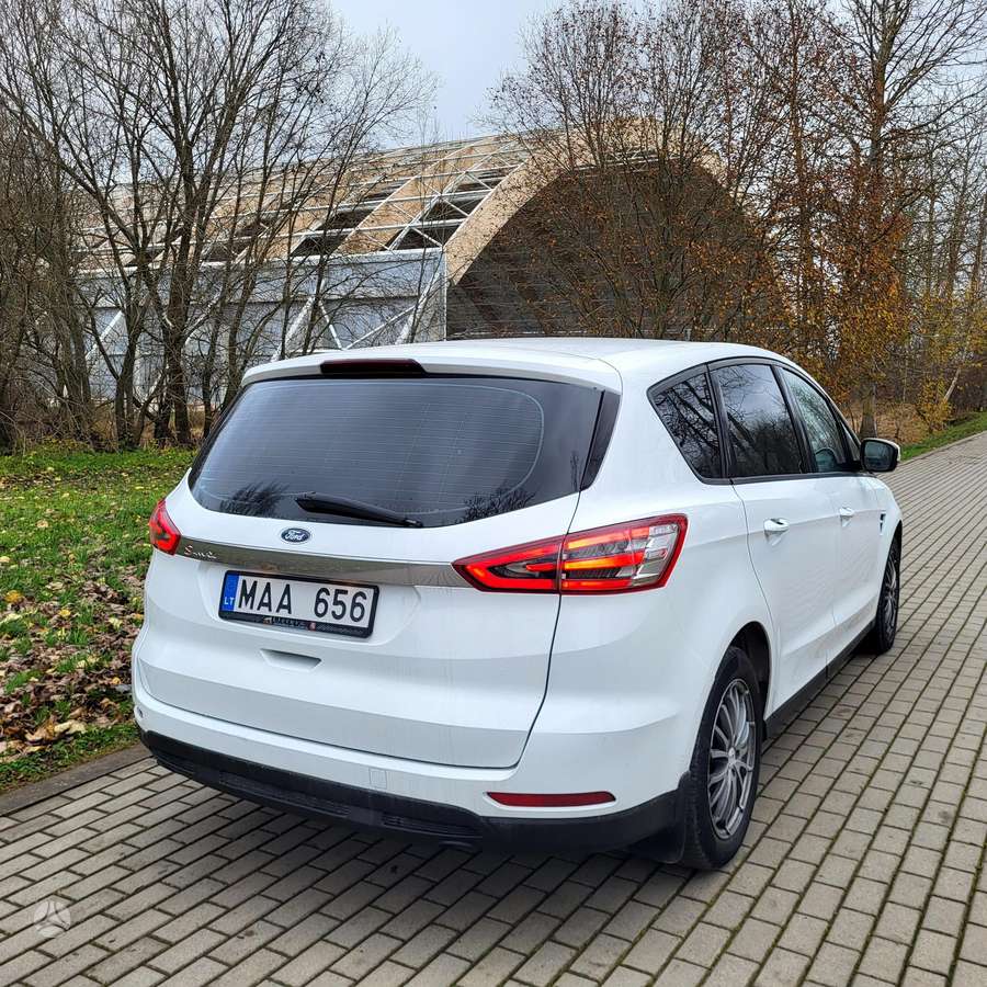 Ford S-MAX 2015 — вигляд ззаду