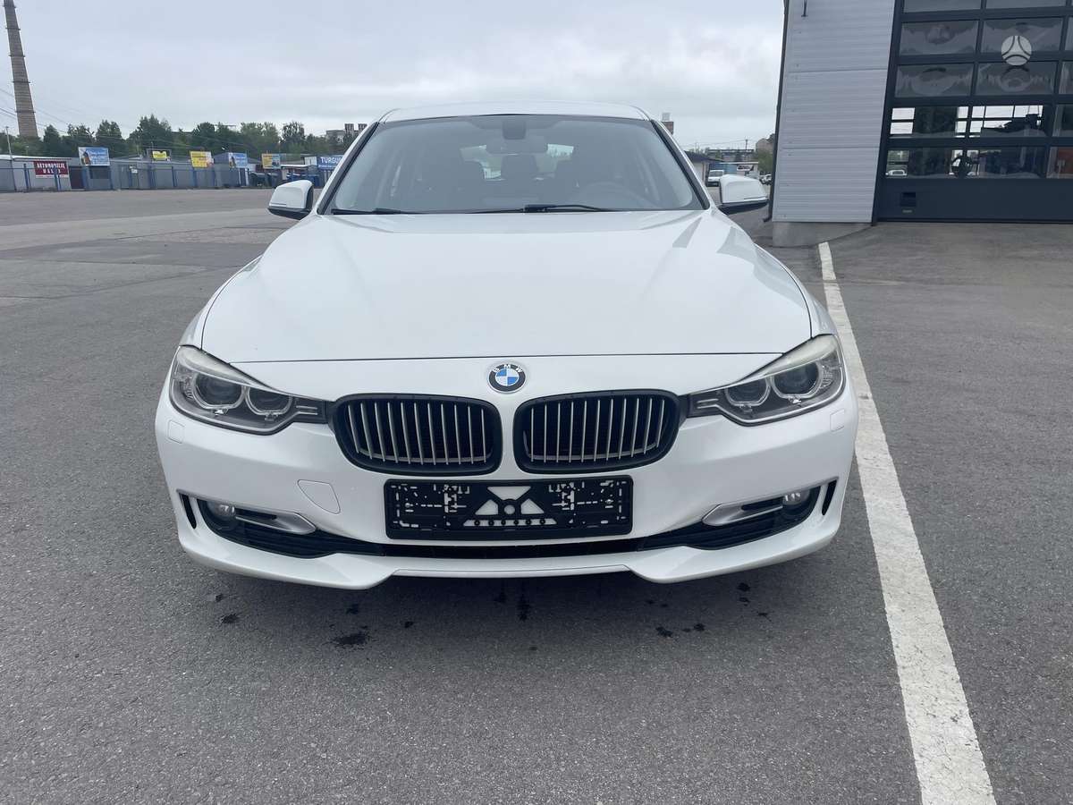 BMW 320 2014 — rear view