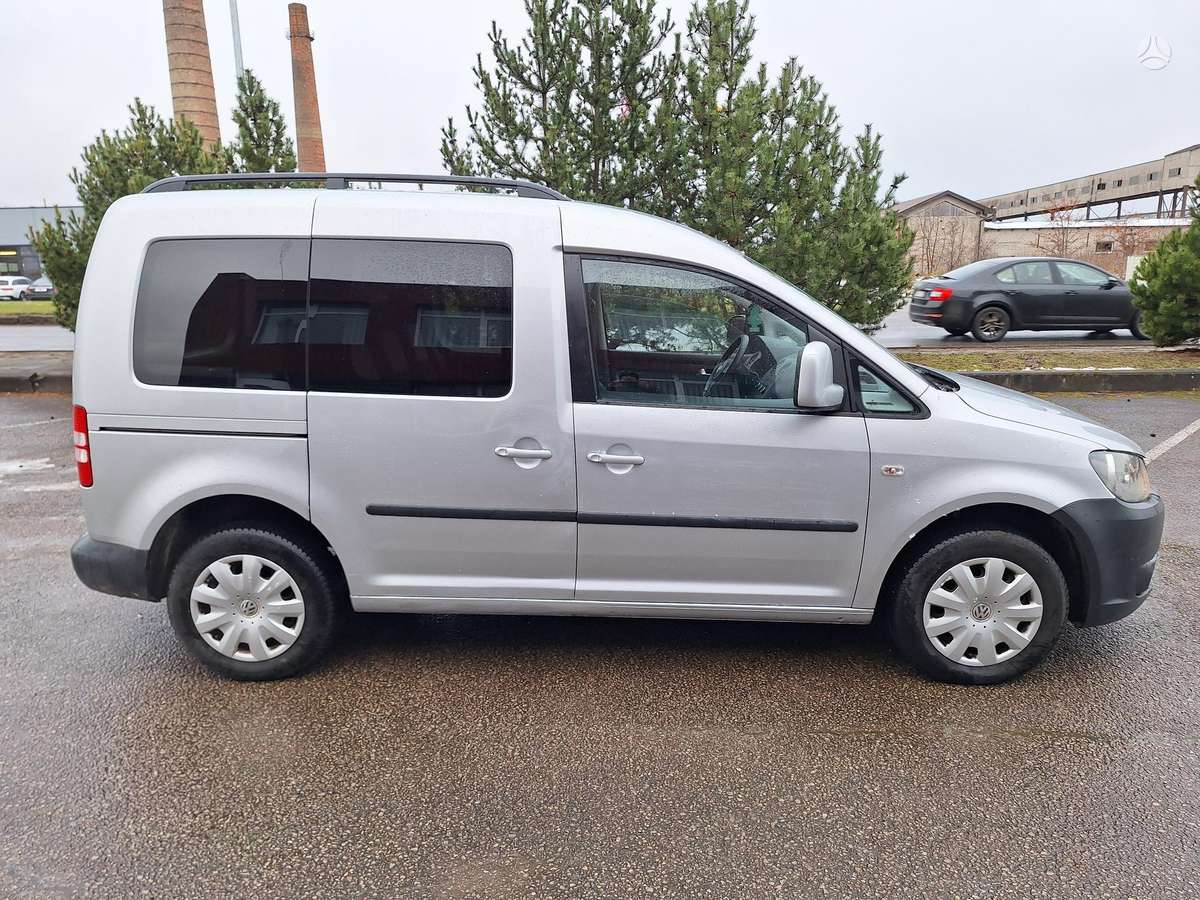 Volkswagen Caddy 2013 — engine 1600 cm³