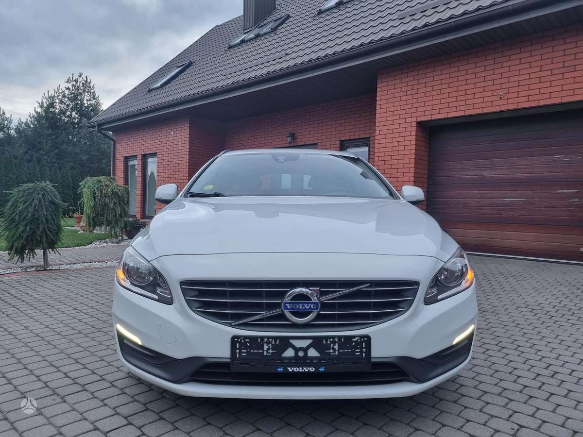 Volvo V60 2015 — двигун 2000 cm³, 136 HP (100kW)