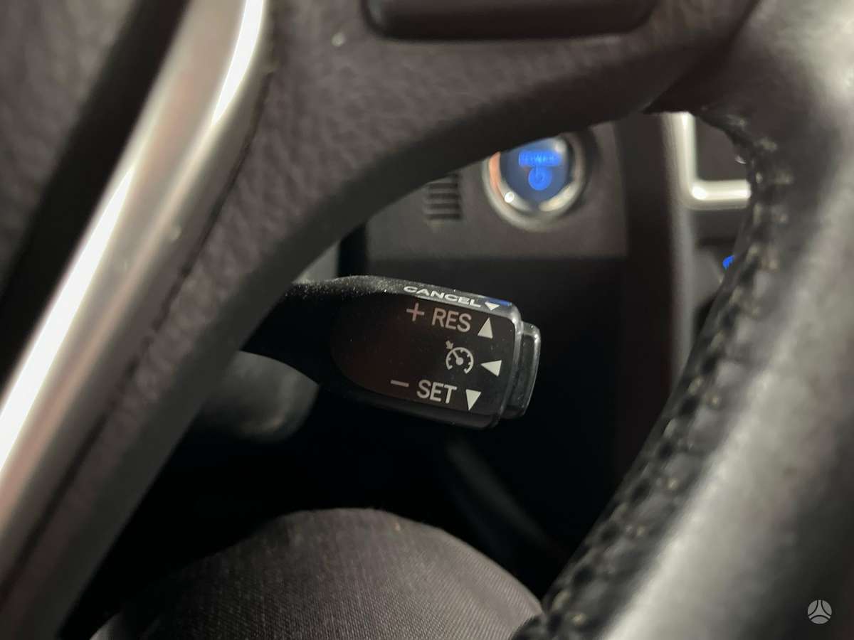 Toyota Auris 2014 — photo 10