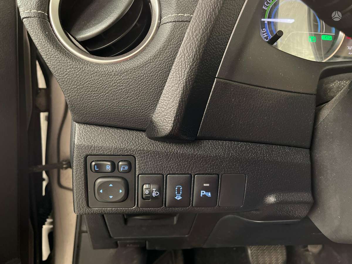 Toyota Auris 2014 — photo 11