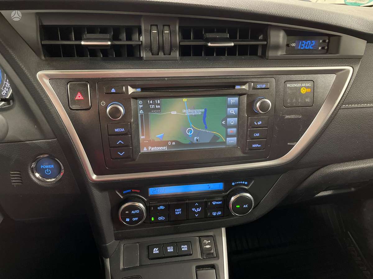 Toyota Auris 2014 — photo 13