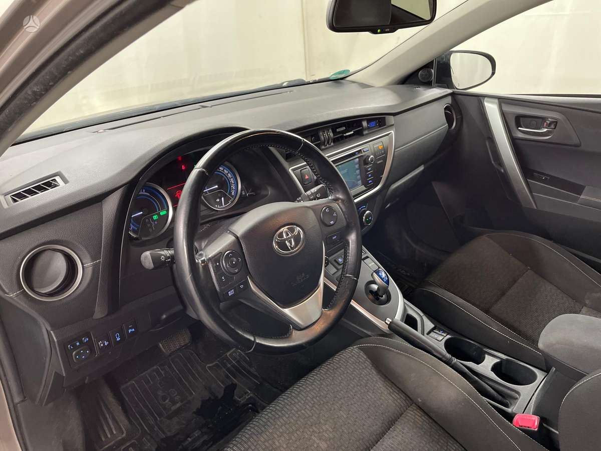 Toyota Auris 2014 — photo 16