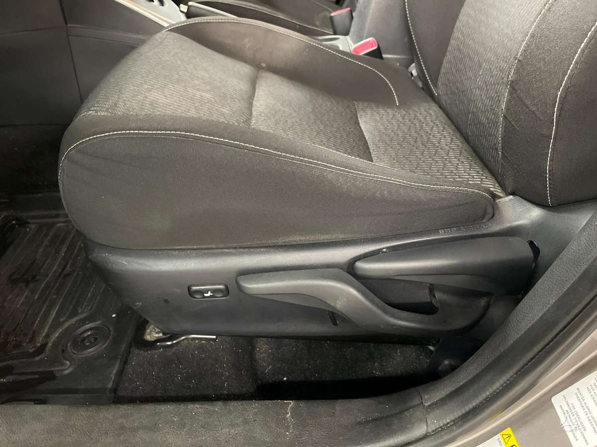 Toyota Auris 2014 — photo 17
