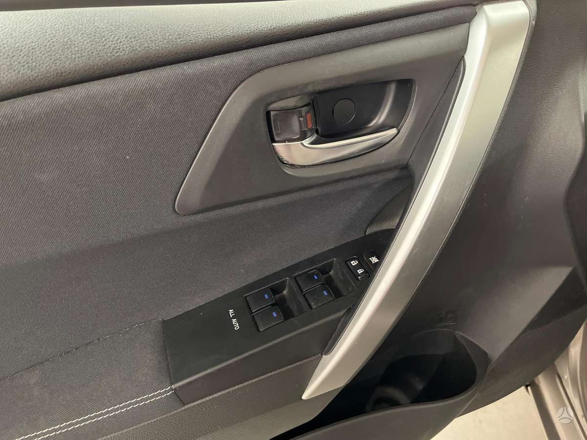 Toyota Auris 2014 — photo 18