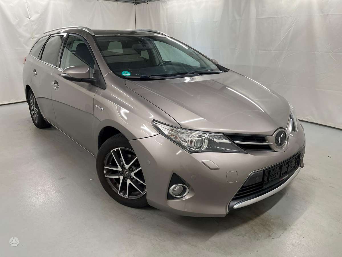 Toyota Auris 2014 — rear view