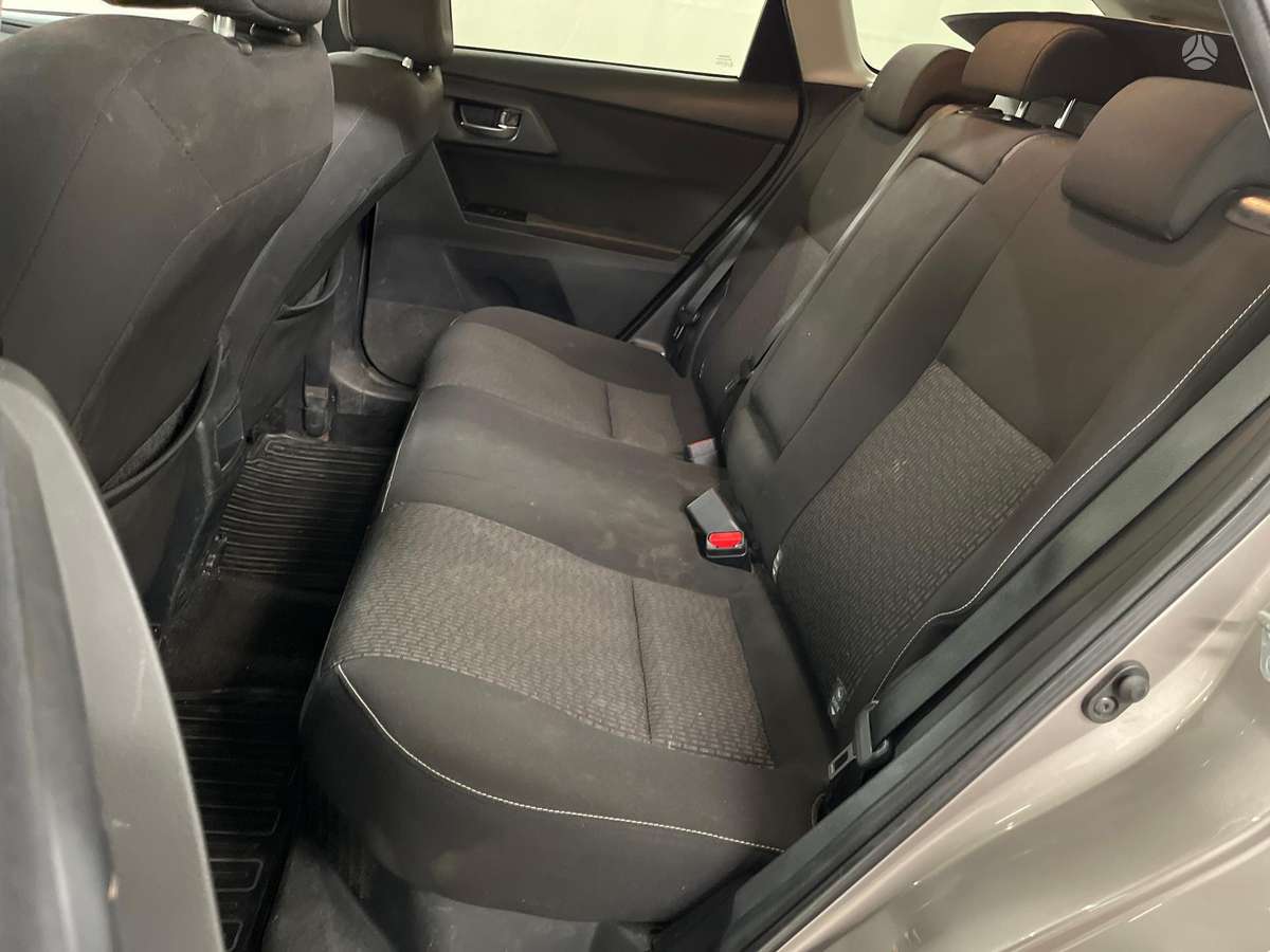 Toyota Auris 2014 — photo 20