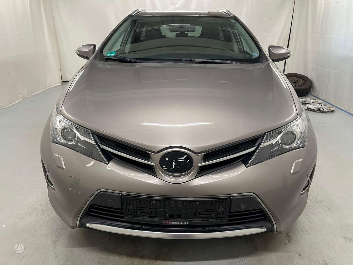 Toyota Auris 2014 — interior
