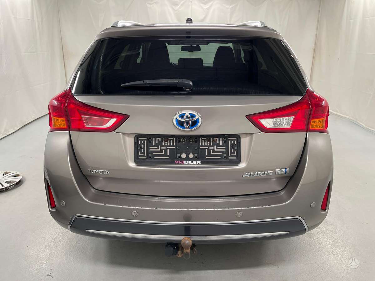Toyota Auris 2014 — engine 1800 cm³