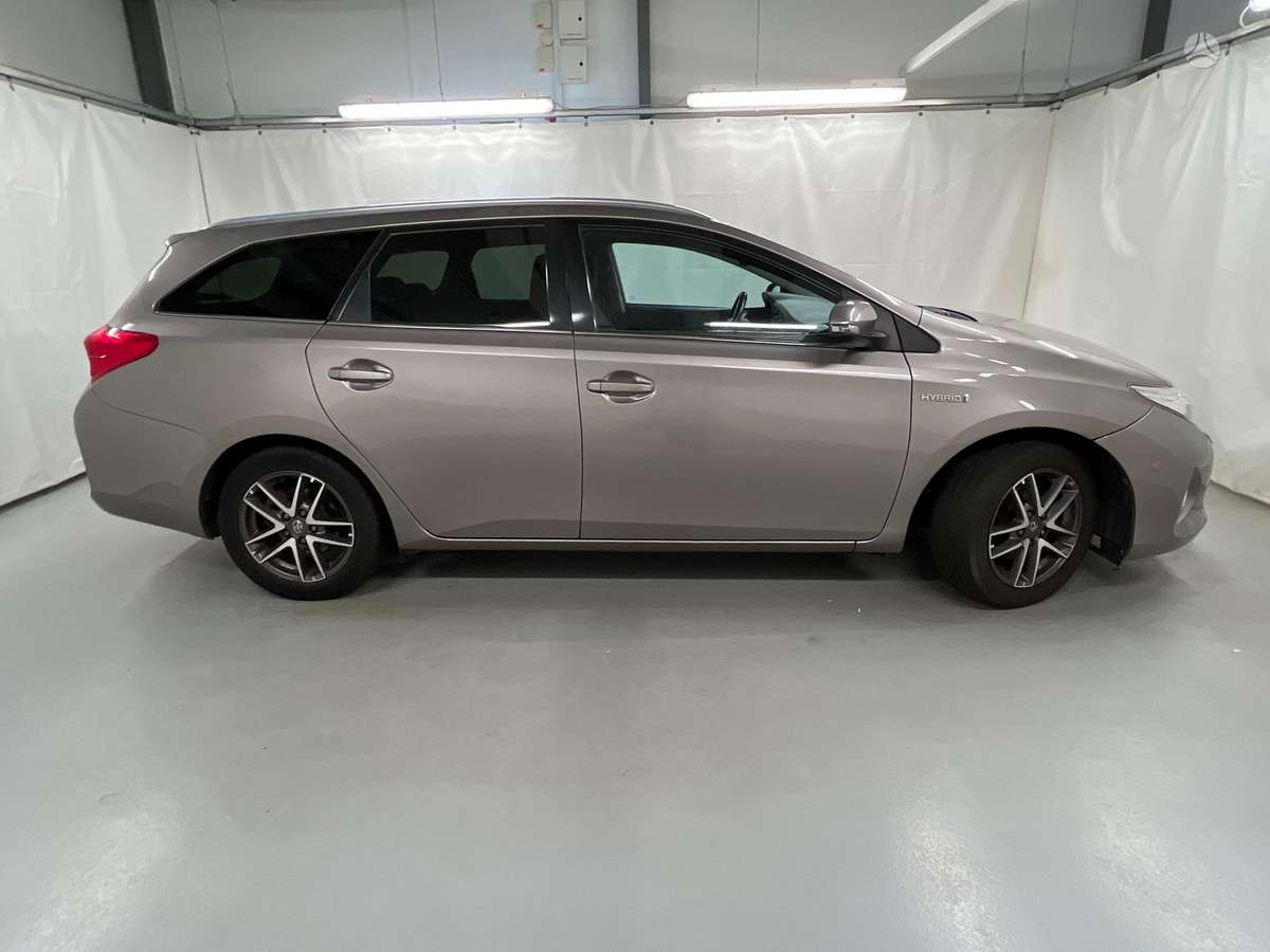 Toyota Auris 2014 — photo 6