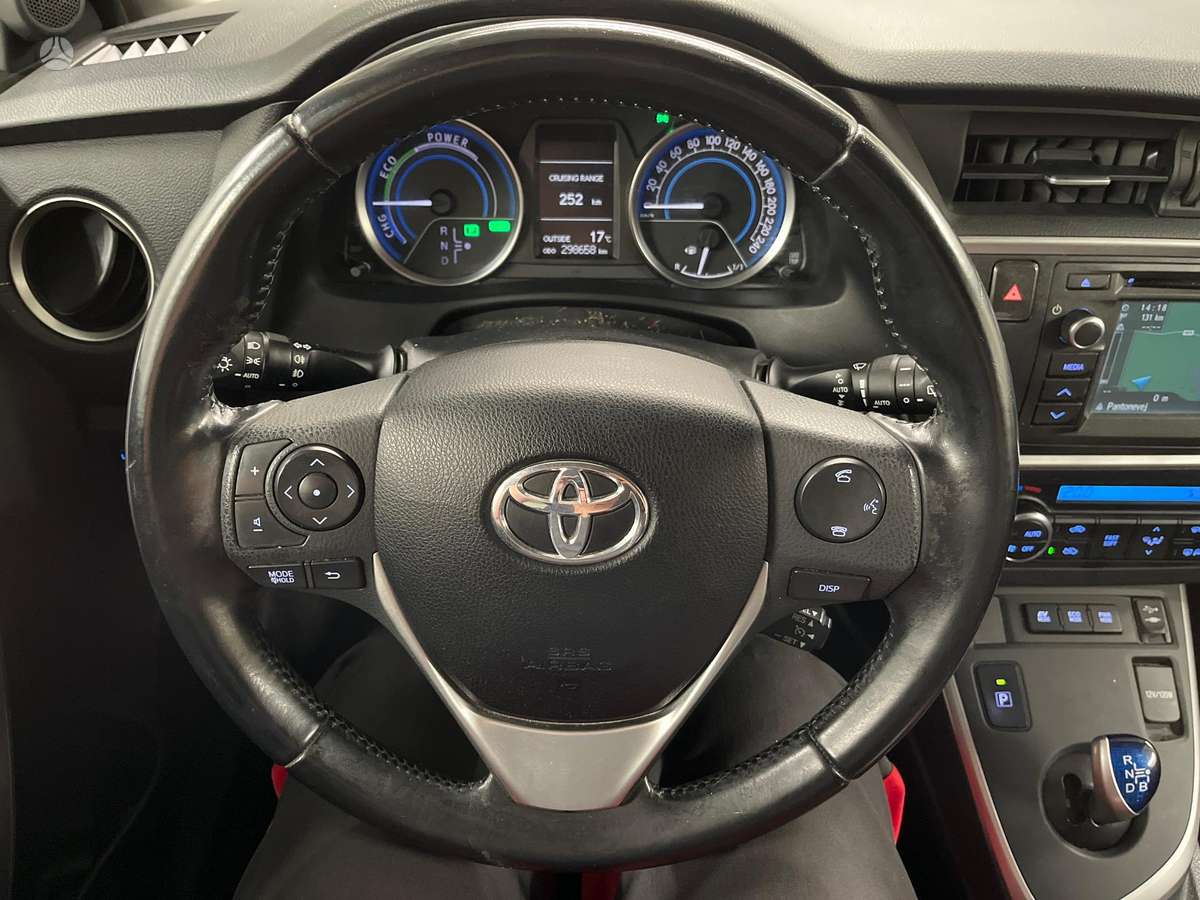 Toyota Auris 2014 — photo 9