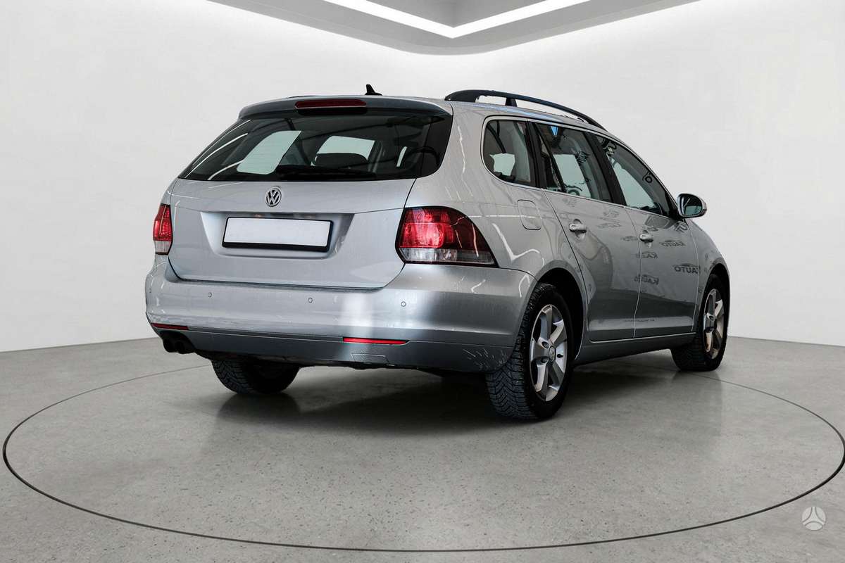 Volkswagen Golf 2011 — interior
