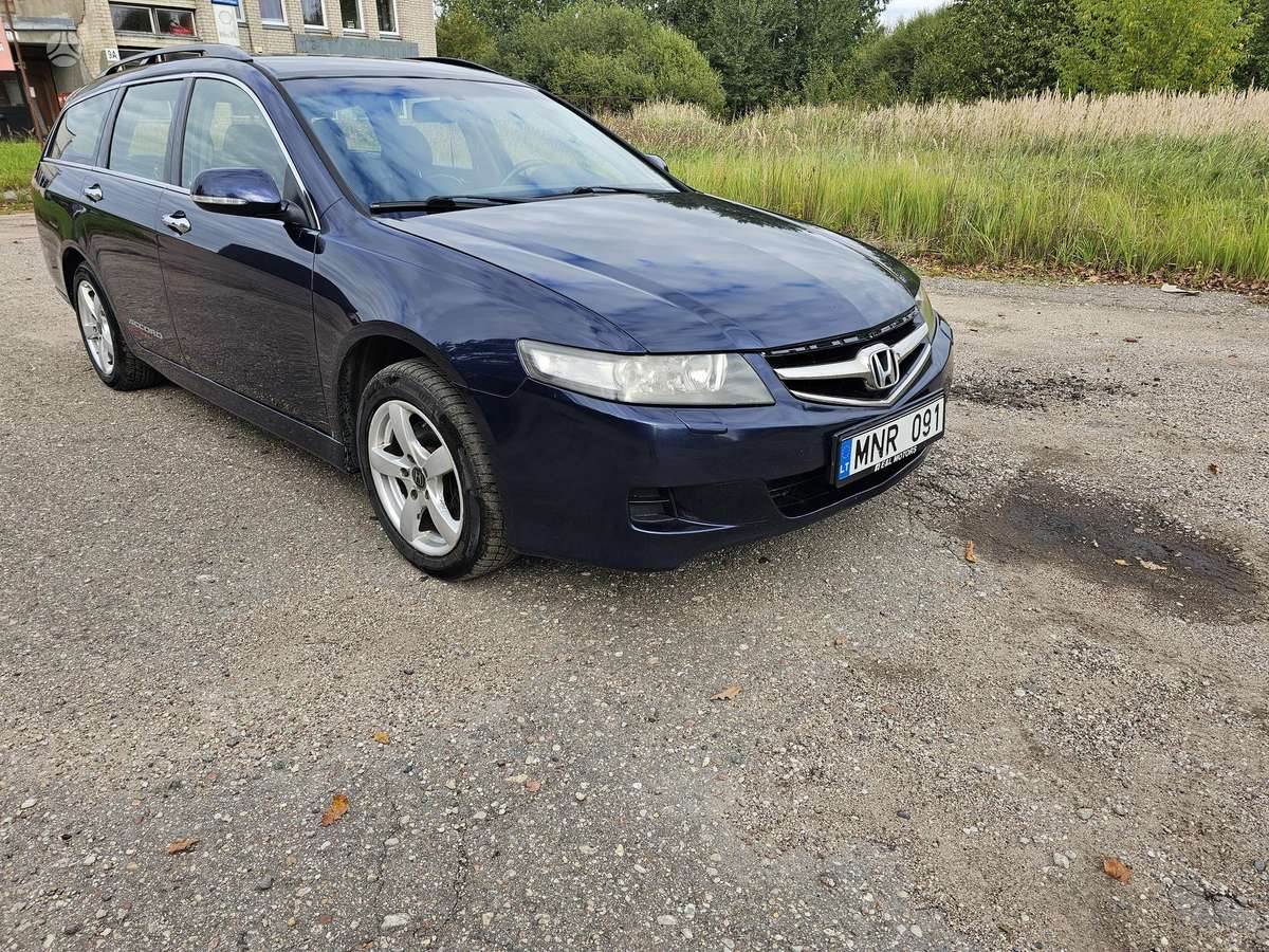 Honda Accord 2006 — rear view