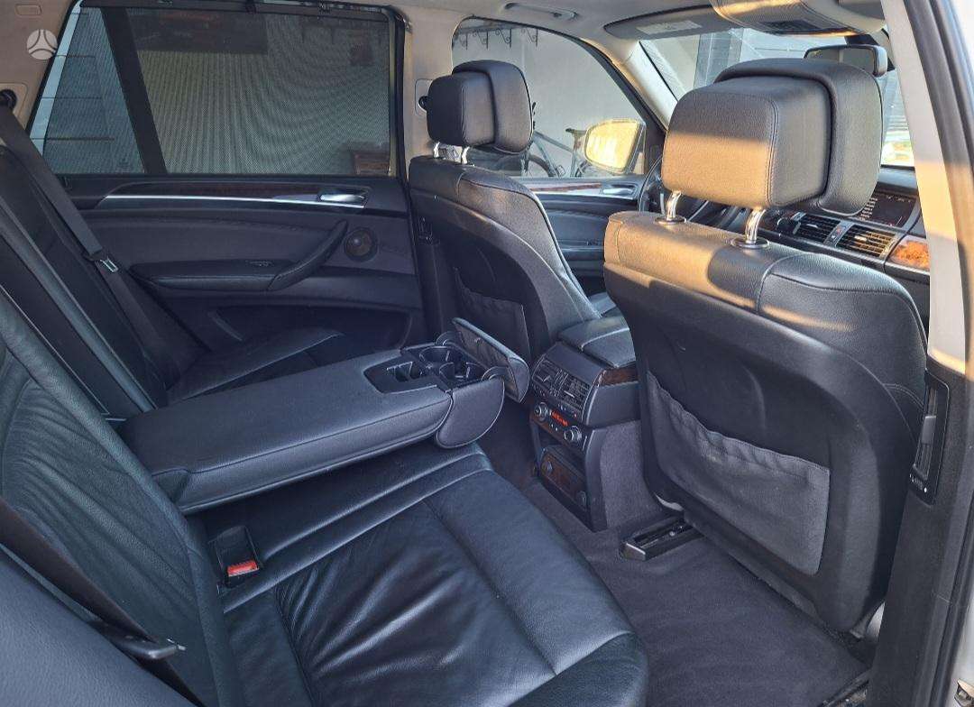 BMW X5 2011 — photo 17
