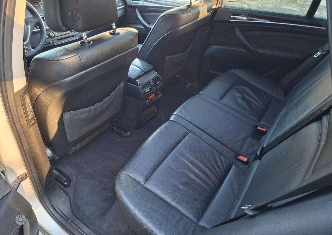 BMW X5 2011 — photo 20